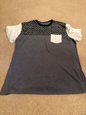 Red Camel Short Sleeve Tee - Gray, White, Black Star Yoke